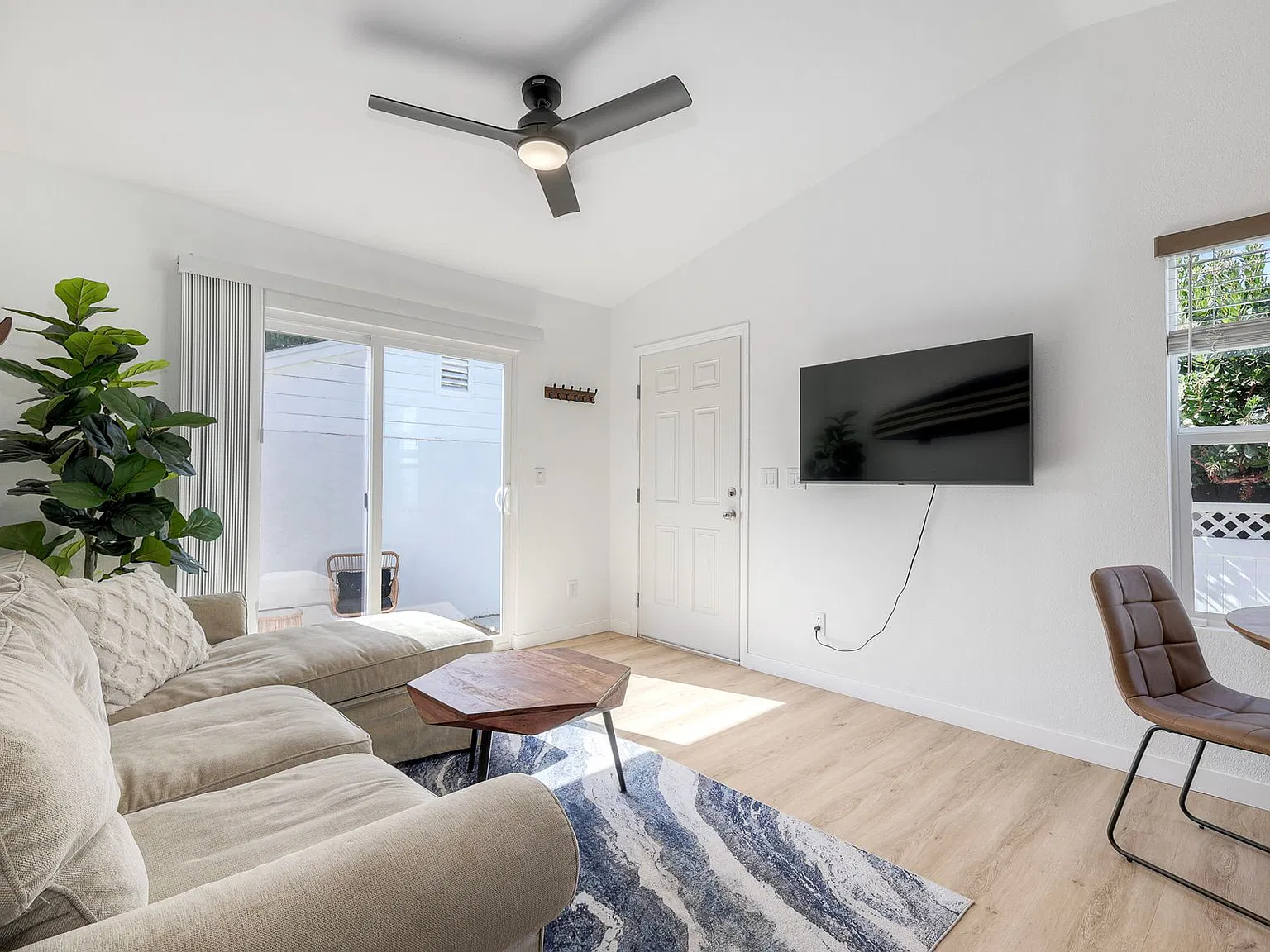 2 bed, 640 sqft, $4,495 — Photo 4
