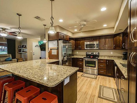 5th image of 2228 Buena Vista Dr