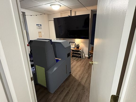 4th image of 147 Kendall Ave Floor 2