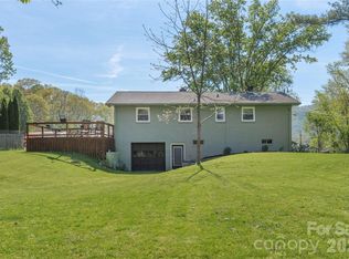 65 Lakeview St, Clyde, NC 28721