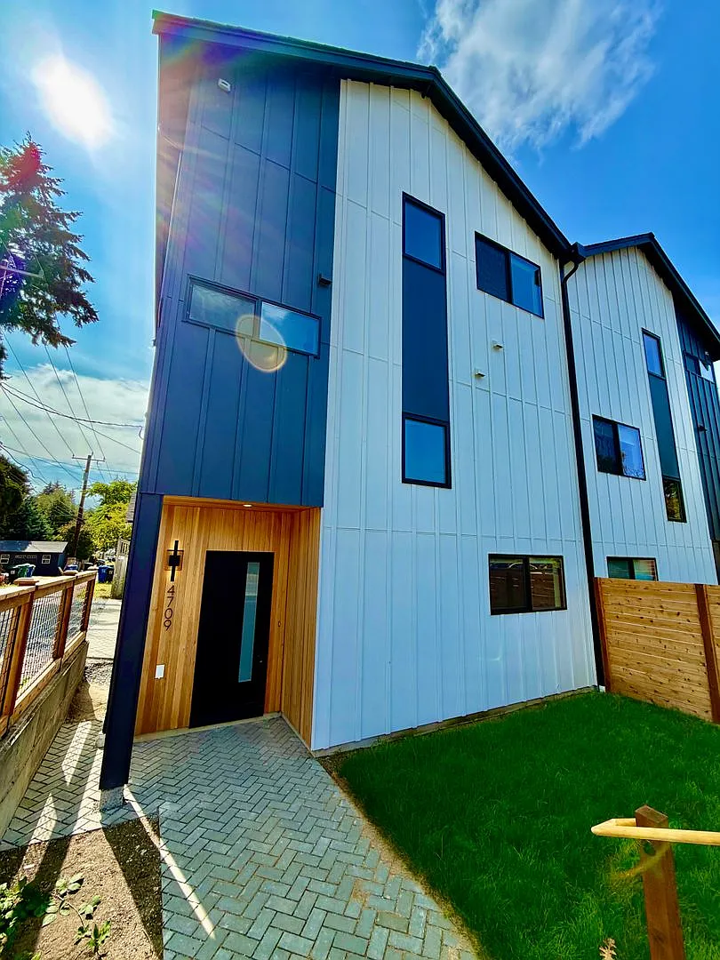 Modern New Construction Townhome in West Seattle! — Photo 1