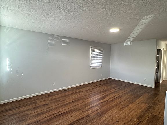 5th image of 622 N Pamela Cir