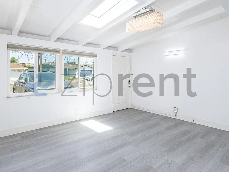 2330 Olive Ave — Photo 5