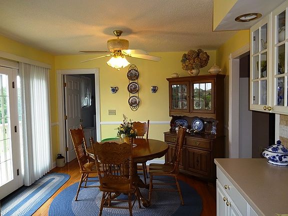 5th image of 793 Hillcrest Dr