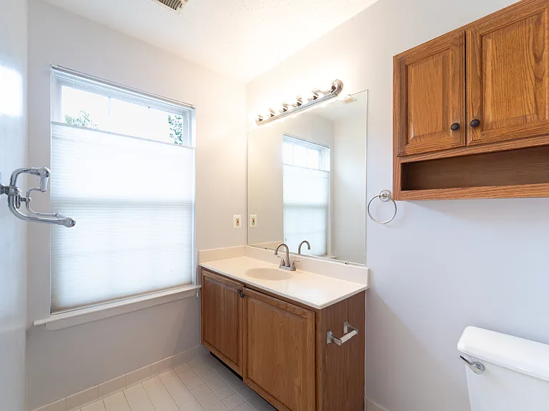 413 Lakeview Ct — Photo 34