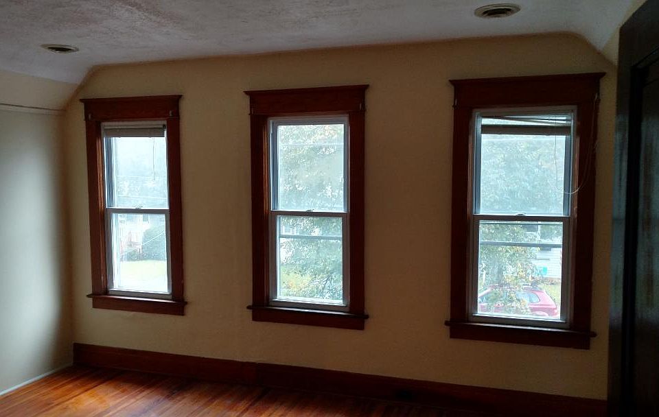 1st image of 105 Carlyle Ave #2