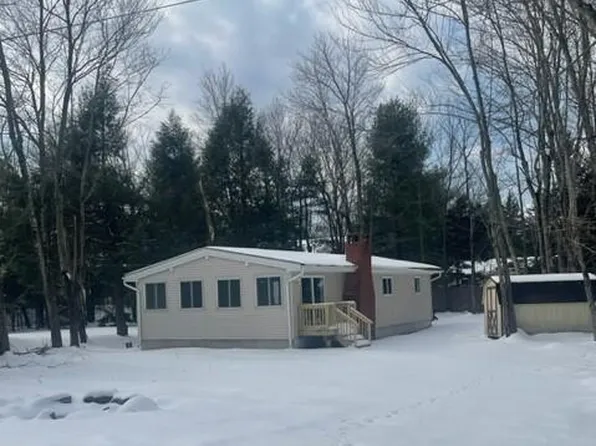 2195 Vacation Ln, Pocono Summit, PA 18346