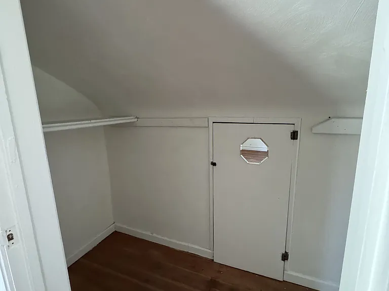 1034 Meredith St — Photo 16