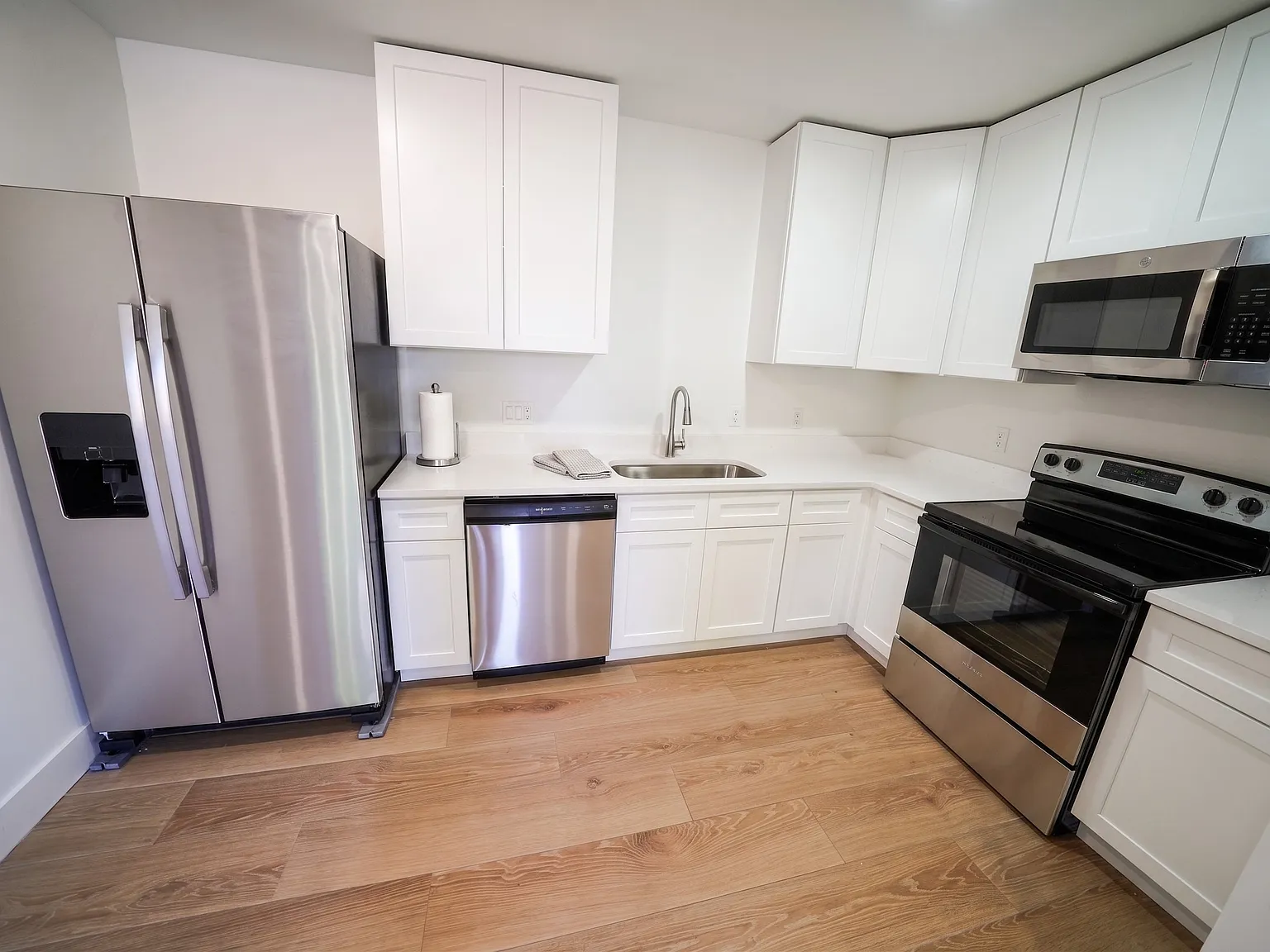 2 bed, 1100 sqft, $1,600 — Photo 3