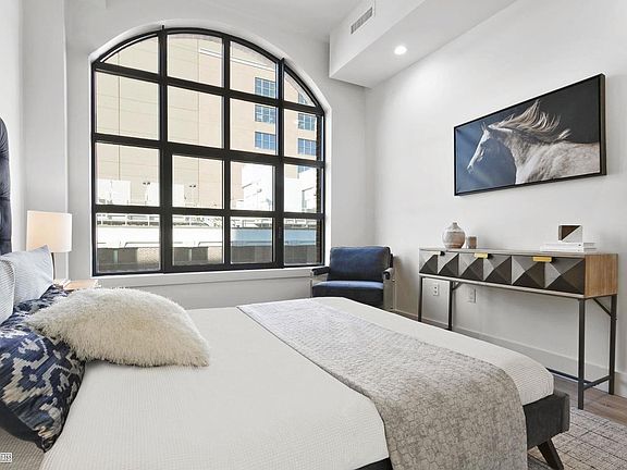 2nd image of 4121 28th St APT 3G
