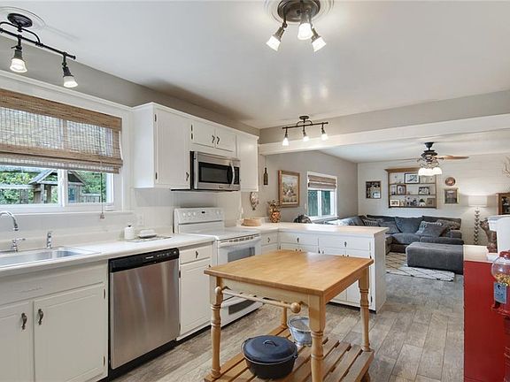 5th image of 448 Westmeade Dr