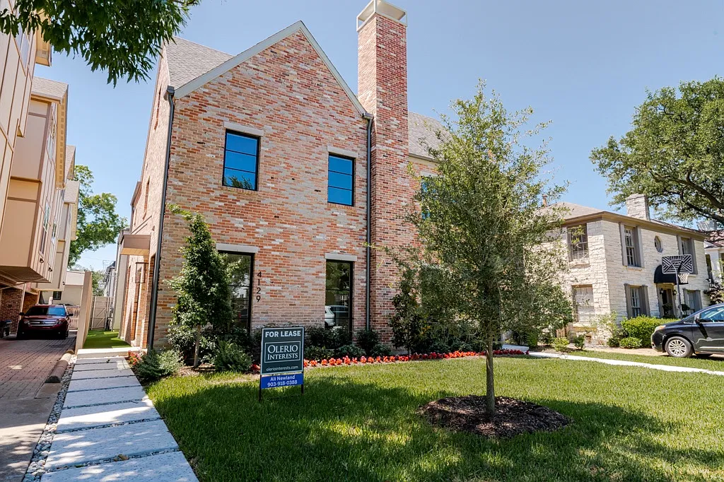 4 bed, 4.5 bath, 4051 sqft, $9,995 — Photo 2