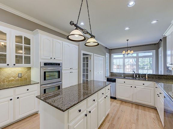 3rd image of 96 Oak Brook Dr