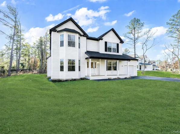 7 Henkel Road, Lake Grove, NY 11755