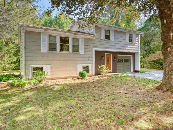 33 Woodridge Drive, Manchester, ME 04351