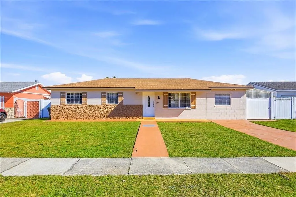 3 bed, 2.0 bath, 1408 sqft, $2,250 — Photo 1