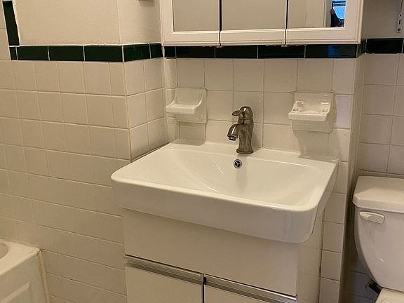 5th image of 326 E 74th St APT 15
