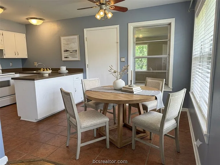 408 Brookside Dr W — Photo 10