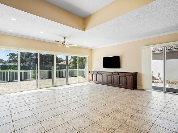 5th image of 504 E Tall Oaks Dr