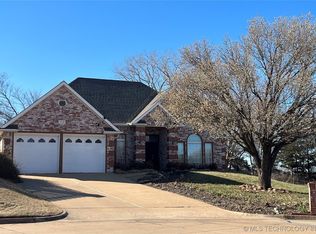 1112 S Fairfield Dr, Stillwater, OK 74074