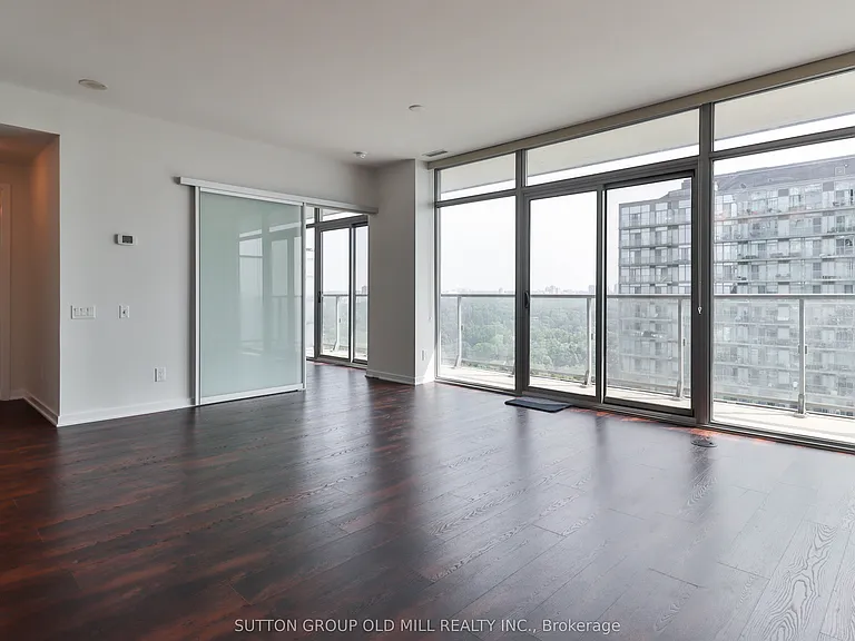 105 The Queensway #2516 — Photo 8