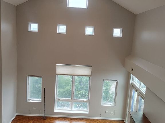 3rd image of 2251 W St. Paul Paul #4B