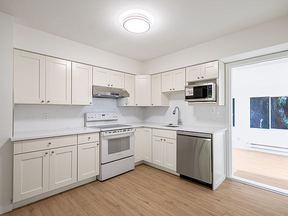 4th image of 2966 E 8th Ave