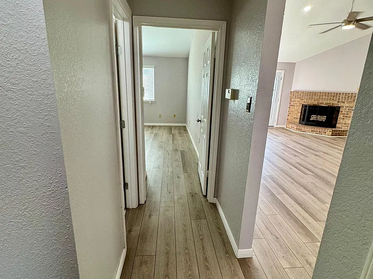 1321 Homestead St — Photo 3
