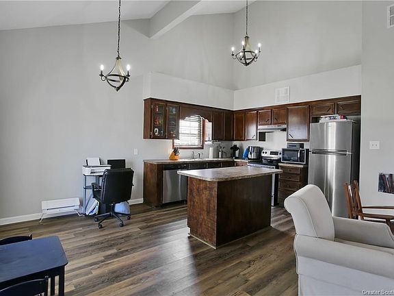 2nd image of 1813 N Tallowood Dr