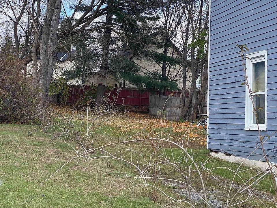 2nd image of 162 W Fulton St