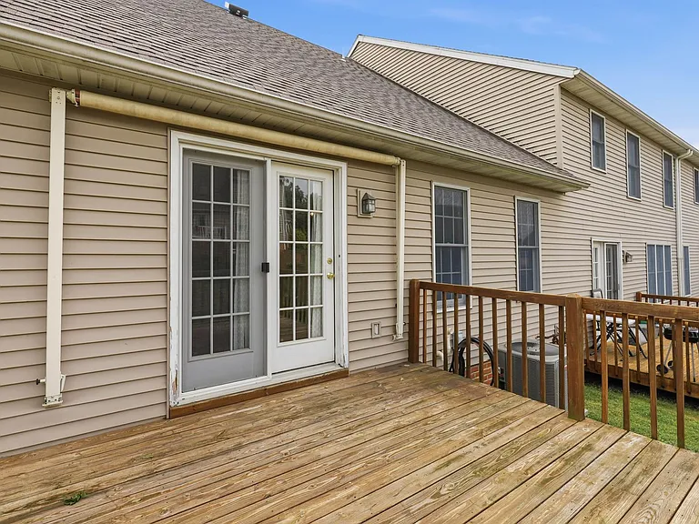 472 Hillside Dr — Photo 17