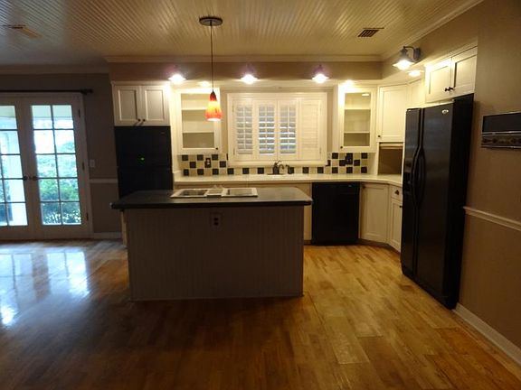 4th image of 102 N Thistle Ln
