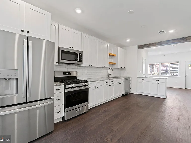 1008 Boyd St — Photo 7