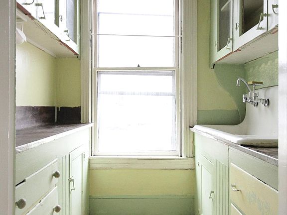 Butler's pantry off kitchen