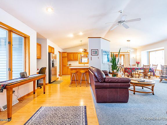4th image of 11450 Vergennes St SE