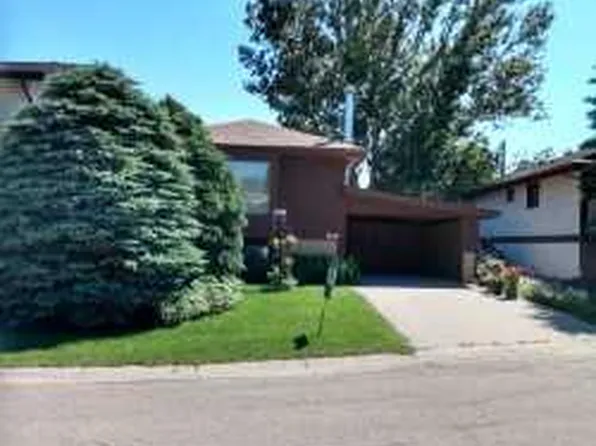 100 N Doverglen Cres SE, Calgary, AB T2B 2P6