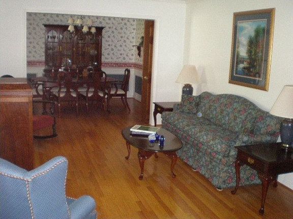 Pristine Hdwds in Sunny Living & Dining