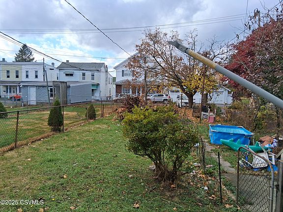2nd image of 124 S Maple St