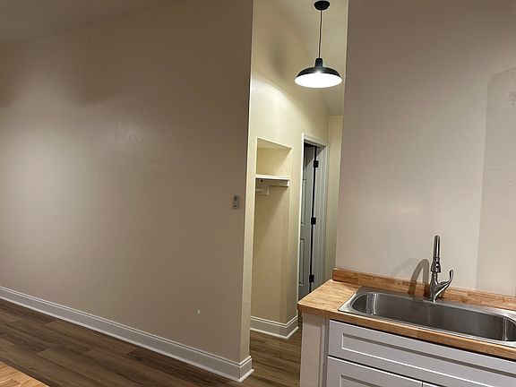 4th image of 2306 Arctic Ave #B