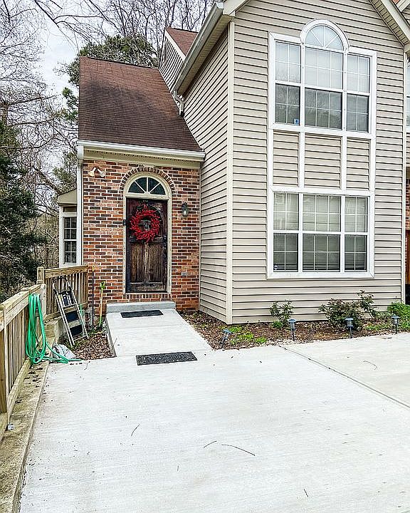1st image of 5186 Laurel Bridge Ct SE