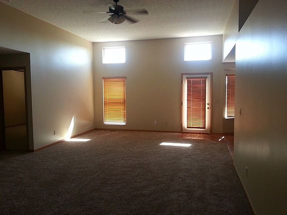 5th image of 422 Sycamore Creek St