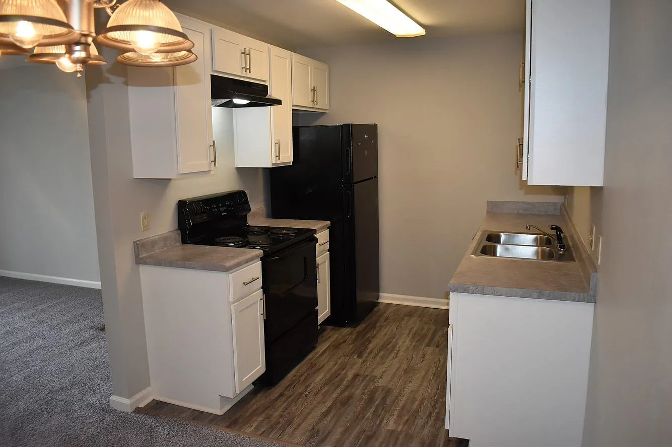 2800 McFarland — Photo 1