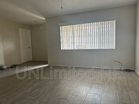4th image of 907 Joshua Tree Dr