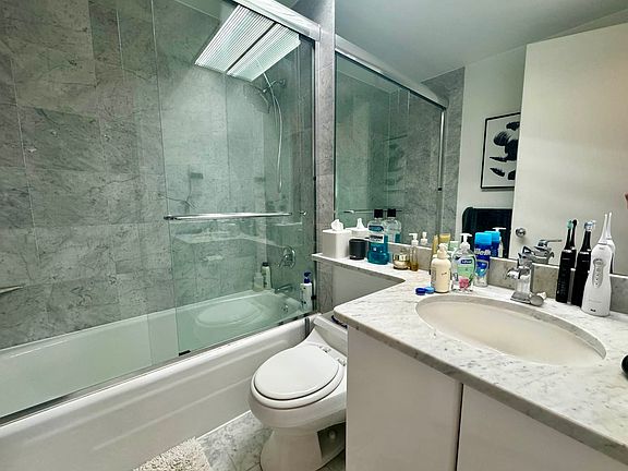 5th image of 300 E 85th St APT 501