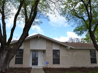 932 Meadowcove Cir, Garland, TX 75043