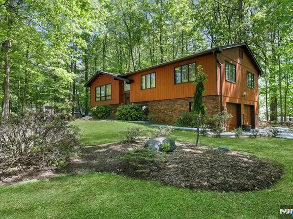 17 Wescott St, Old Tappan, NJ 07675