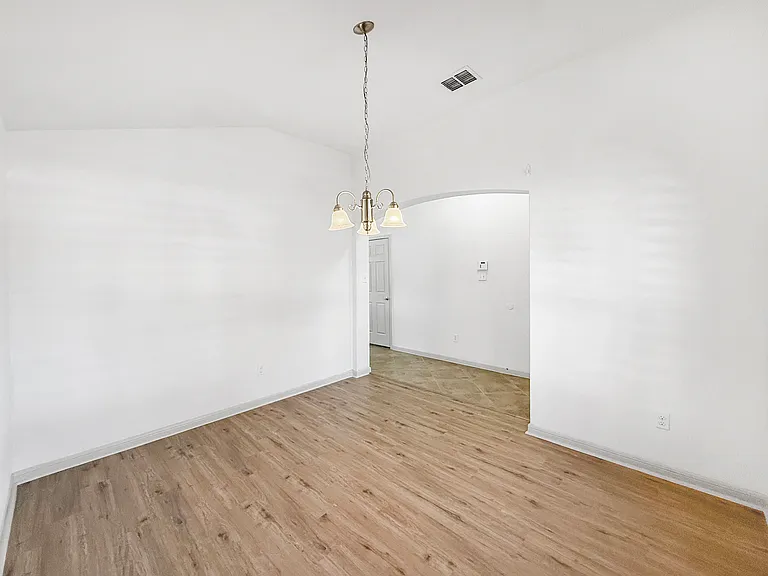 9566 Everton — Photo 3