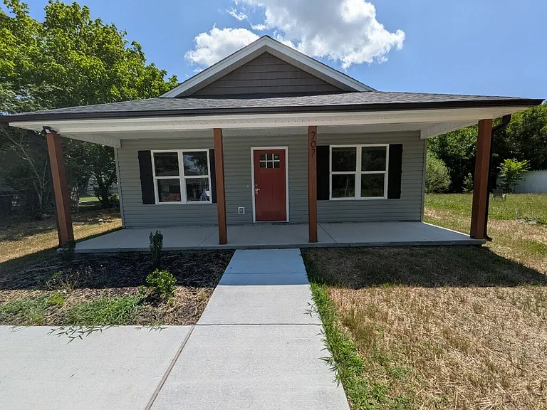 707 Trotter St — Photo 1