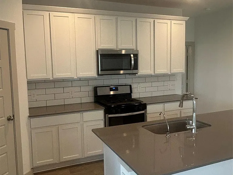 215 Dusty Bridle Ln — Photo 5