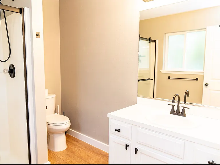 1118 Karen Ave — Photo 10